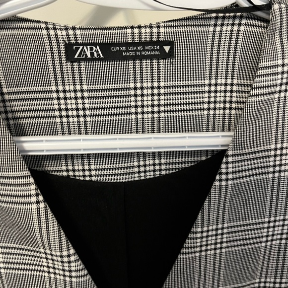 Mini jewelled button dress from Zara - Picture 6 of 8